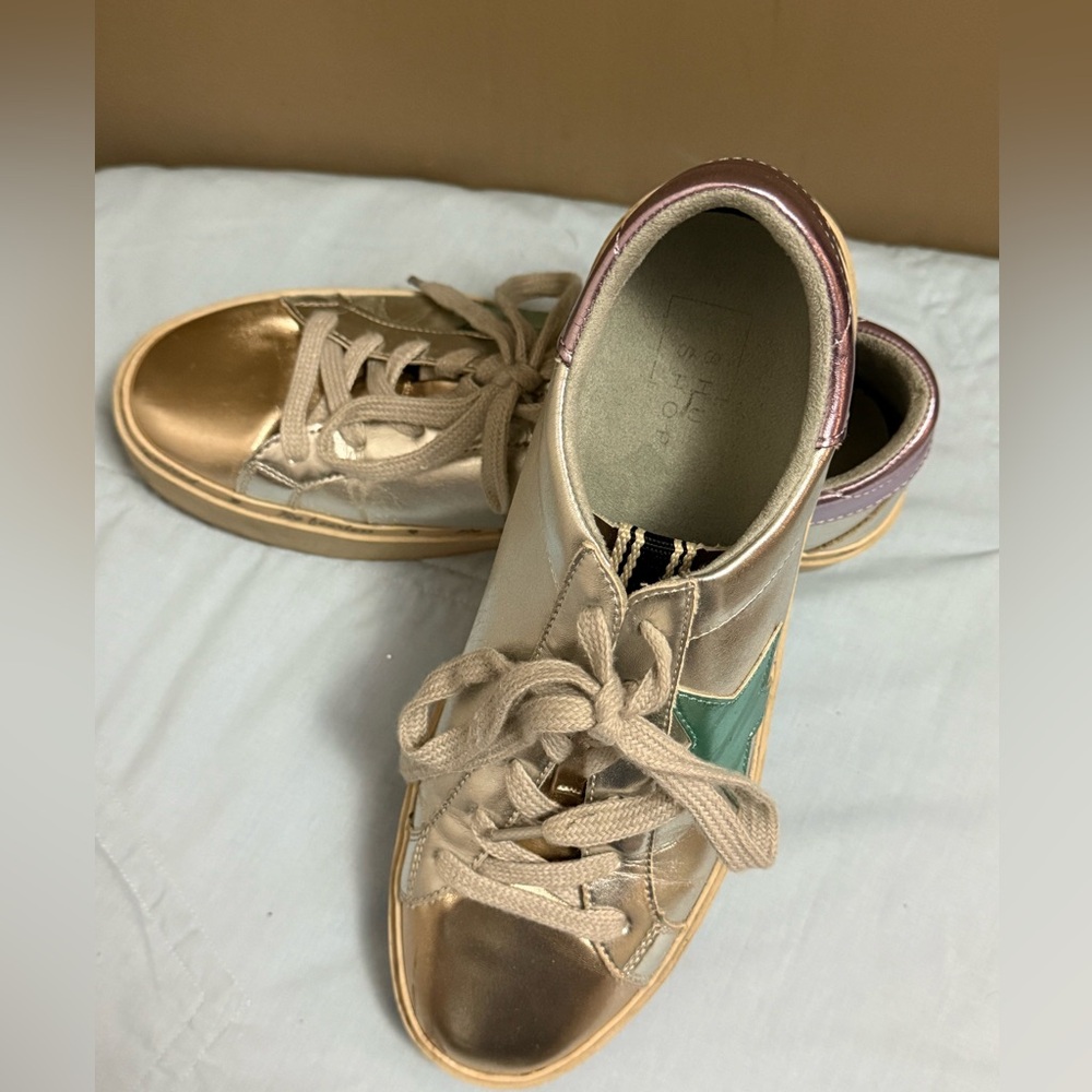 ShuShop Sneakers size 9. Distressed